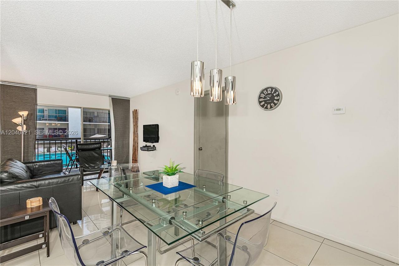 201 178th Dr , Unit 215, Sunny Isles Beach, FL 33160 Photo