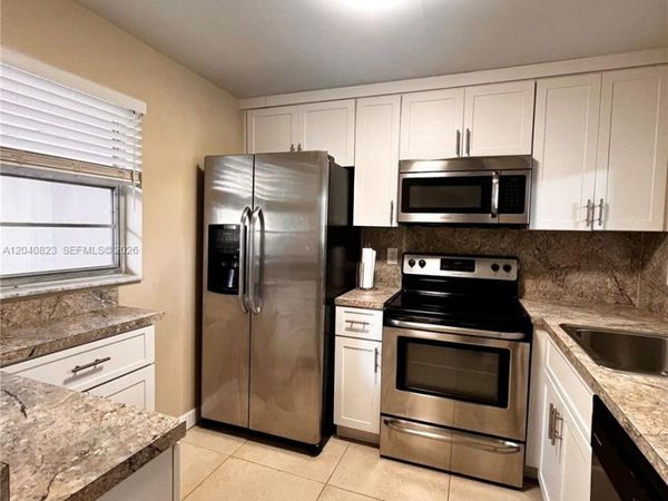 9235 Lagoon Pl , Unit 109, Davie, FL 33324
