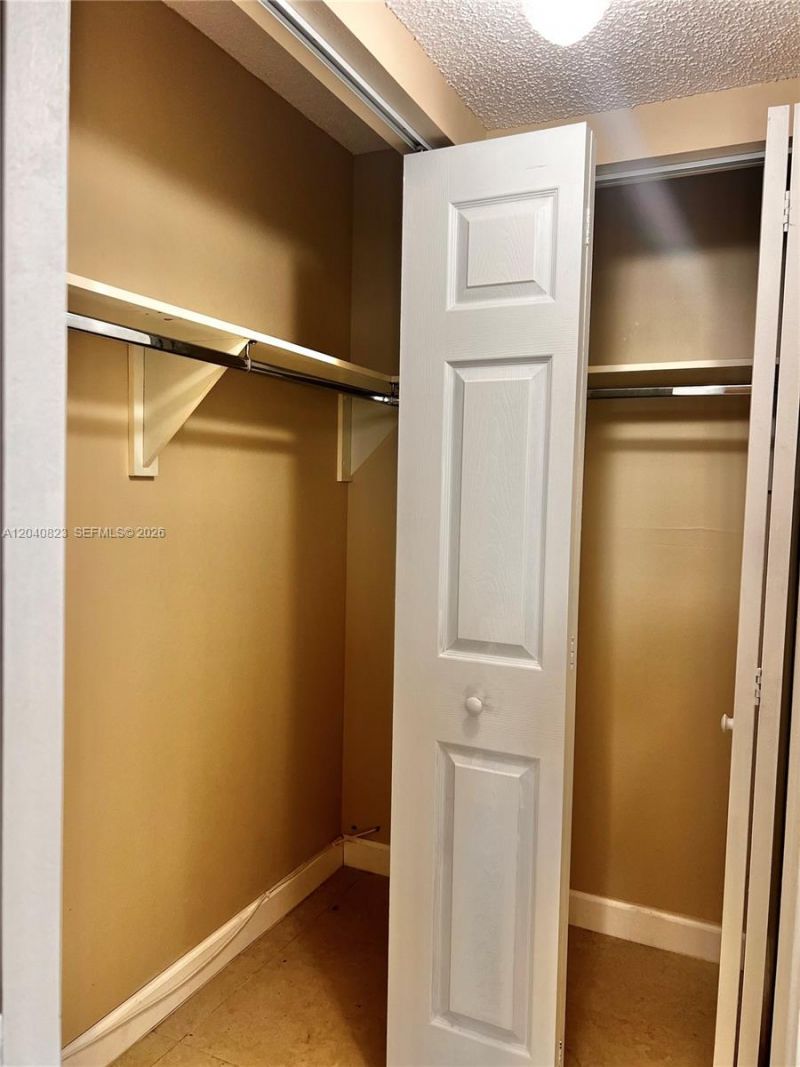 9235 Lagoon Pl , Unit 109, Davie, FL 33324 Photo