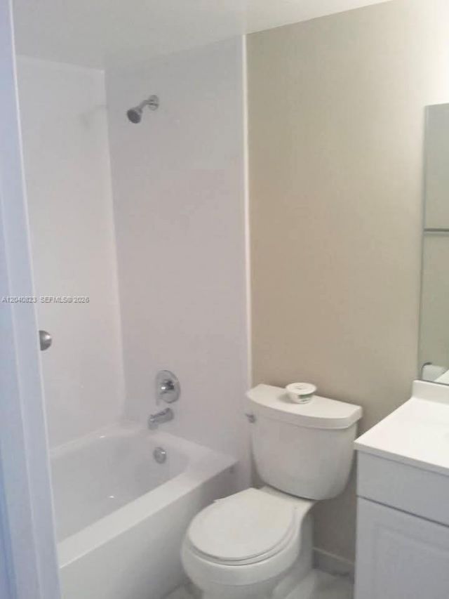 9235 Lagoon Pl , Unit 109, Davie, FL 33324 Photo