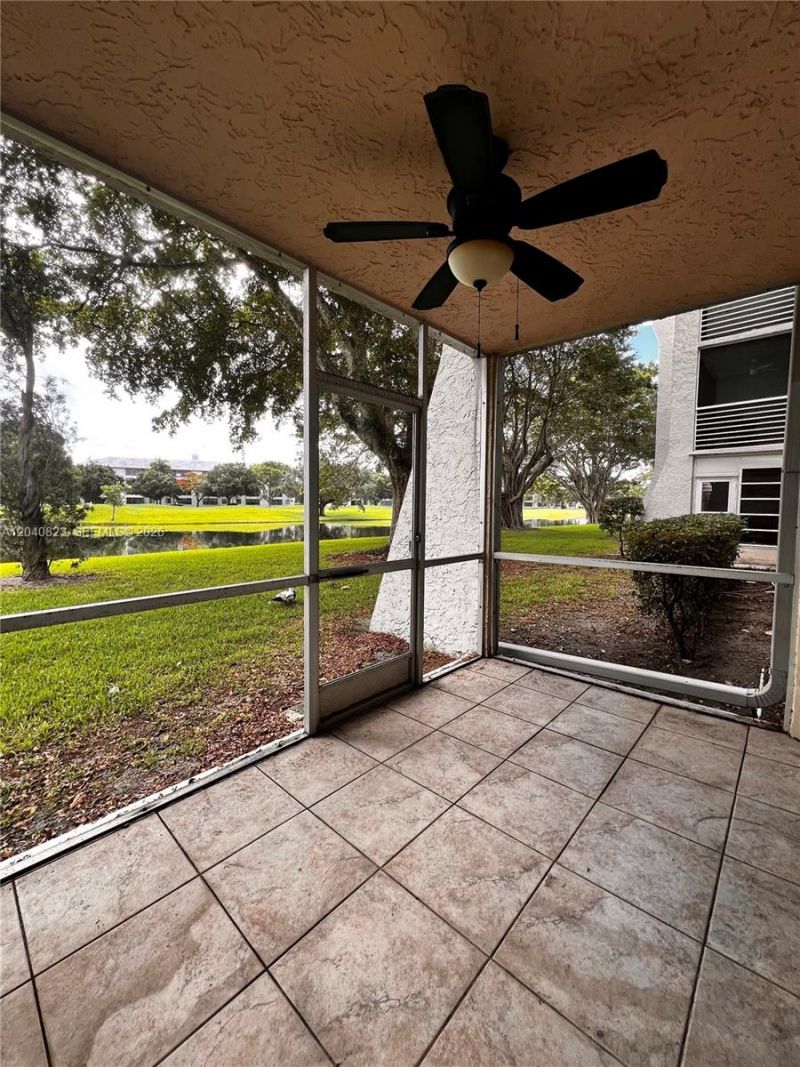 9235 Lagoon Pl , Unit 109, Davie, FL 33324 Photo