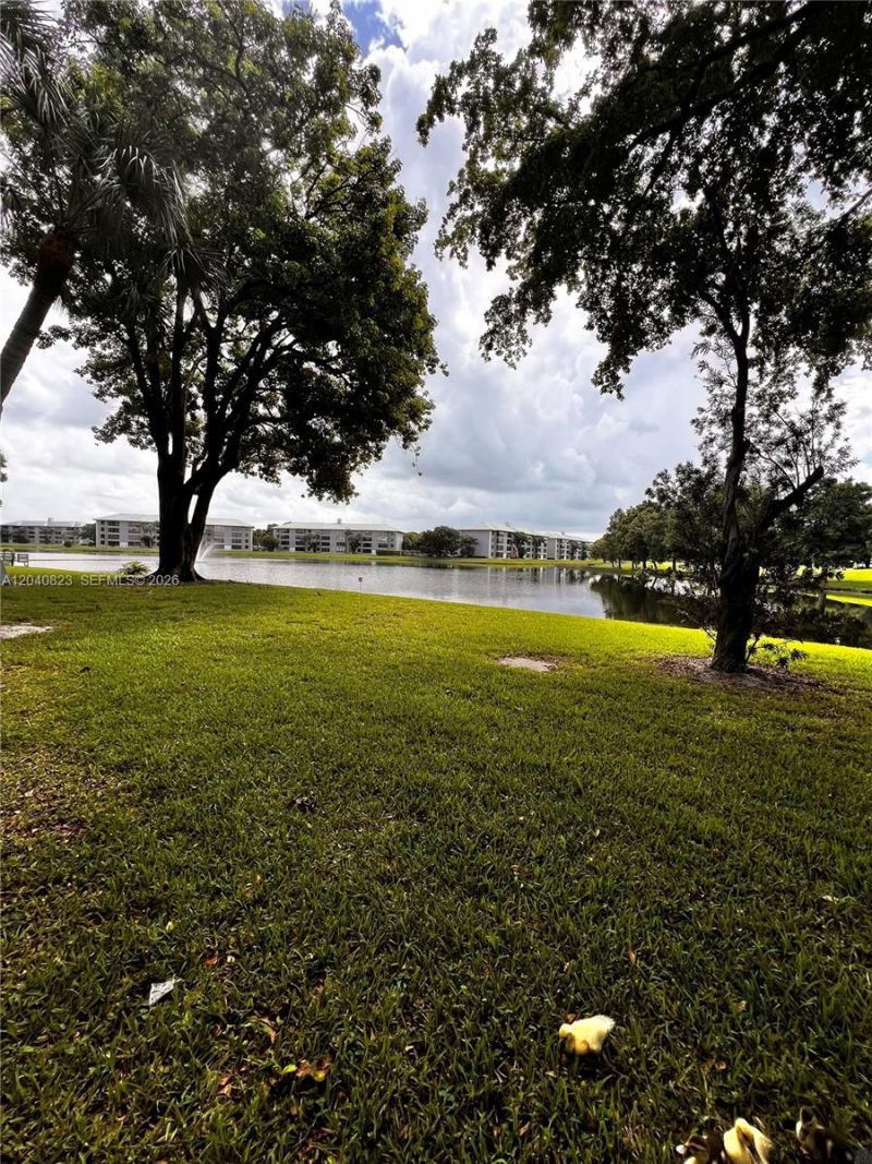 9235 Lagoon Pl , Unit 109, Davie, FL 33324 Photo