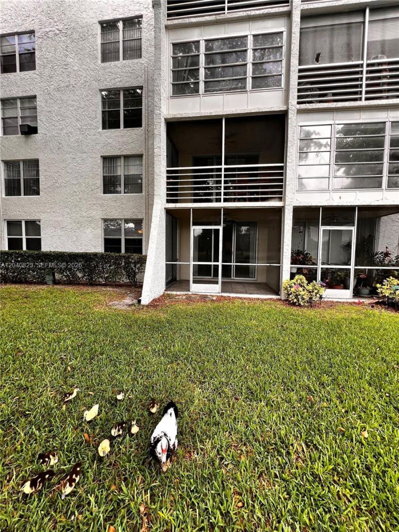 9235 Lagoon Pl , Unit 109, Davie, FL 33324 Photo
