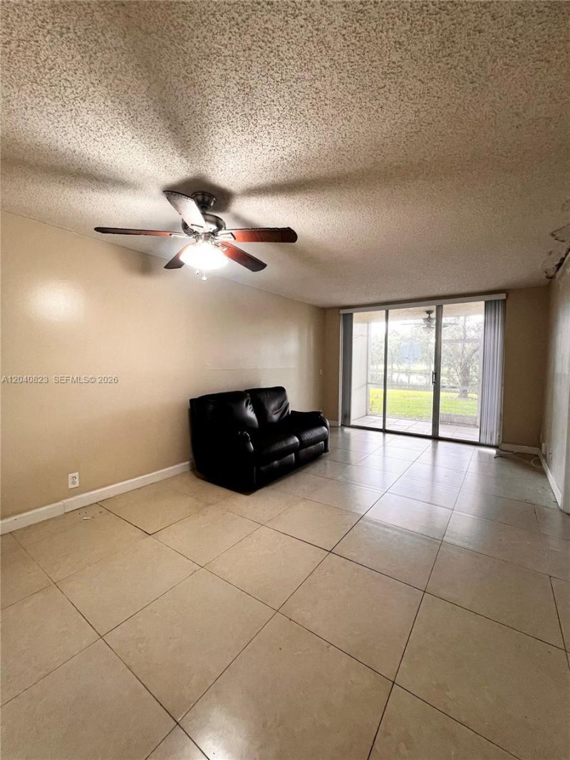 9235 Lagoon Pl , Unit 109, Davie, FL 33324 Photo