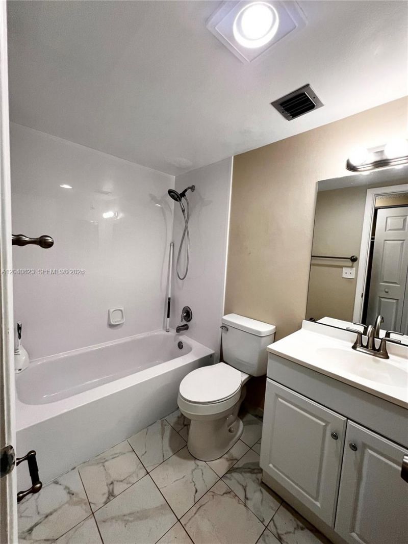 9235 Lagoon Pl , Unit 109, Davie, FL 33324 Photo