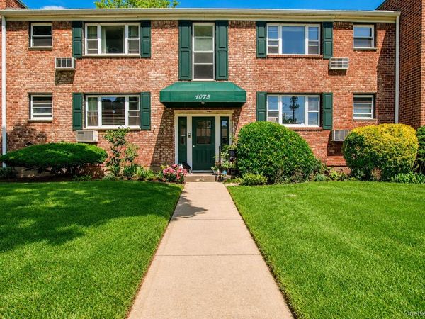 1075 Fenwood Drive, Unit 3, Valley Stream, NY 11580