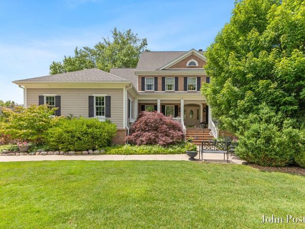 1645 Watermark Drive SE, Grand Rapids, MI 49546