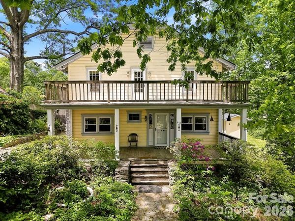 479 Saint Pauls Road , Hendersonville, NC 28792