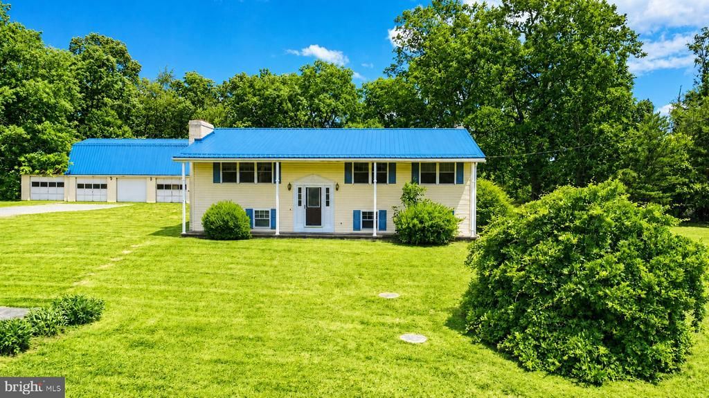 4249 GABLE DRIVE, HESSTON, PA 16647
