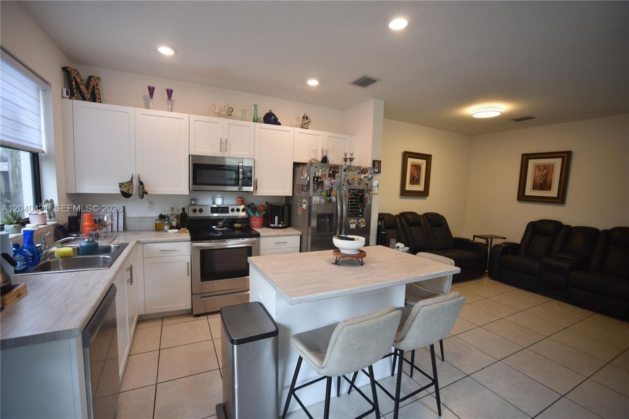 21404 NE 3rd Path , Miami, FL 33179 Photo