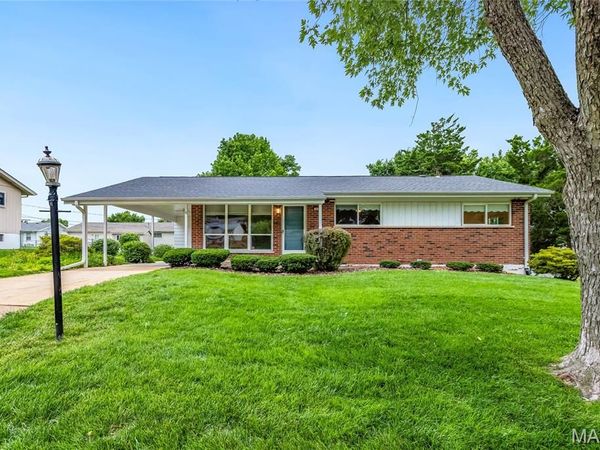 957 Active Drive, St Louis, MO 63146