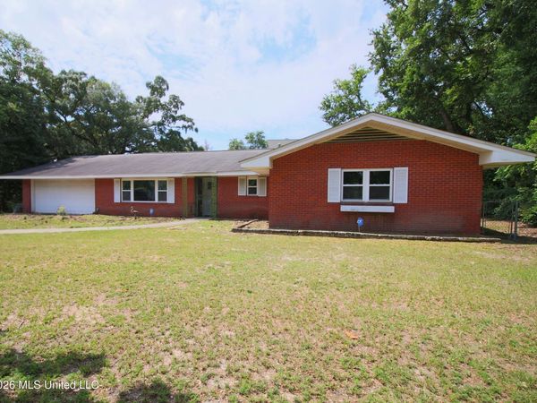 325 Oakridge Circle, Biloxi, MS 39531