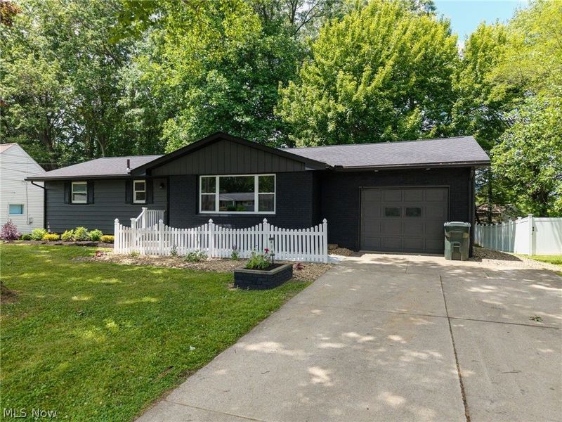 478 Bicksler Drive, Wadsworth, OH 44281 Photo 2