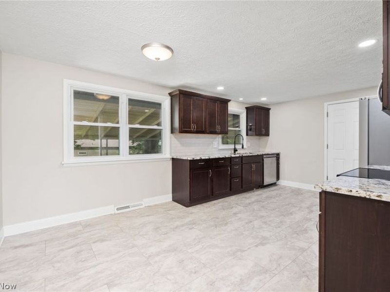 478 Bicksler Drive, Wadsworth, OH 44281 Photo 4
