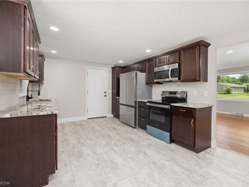 478 Bicksler Drive, Wadsworth, OH 44281 Photo 5