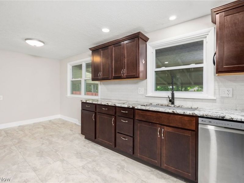 478 Bicksler Drive, Wadsworth, OH 44281 Photo 7