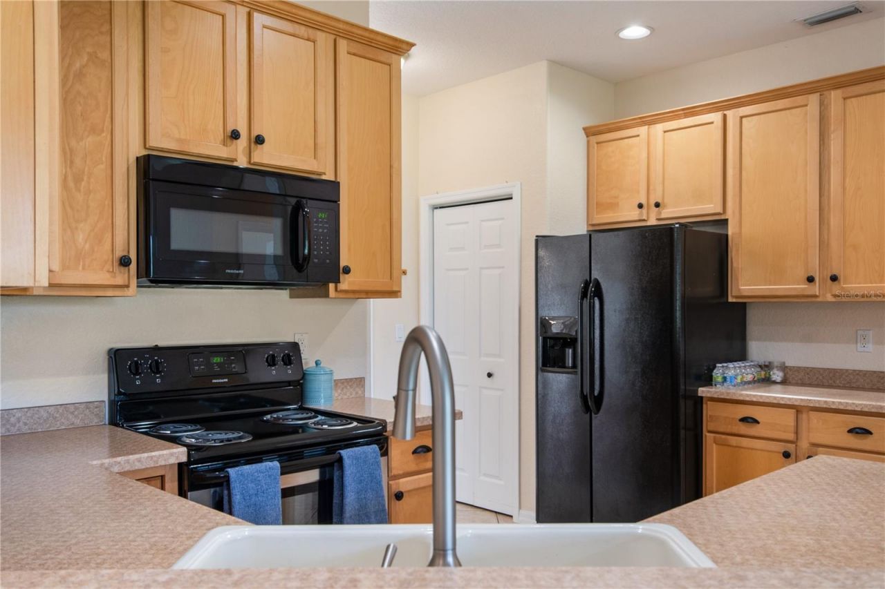 9651 Spring Lake Drive , Clermont, FL 34711 Photo