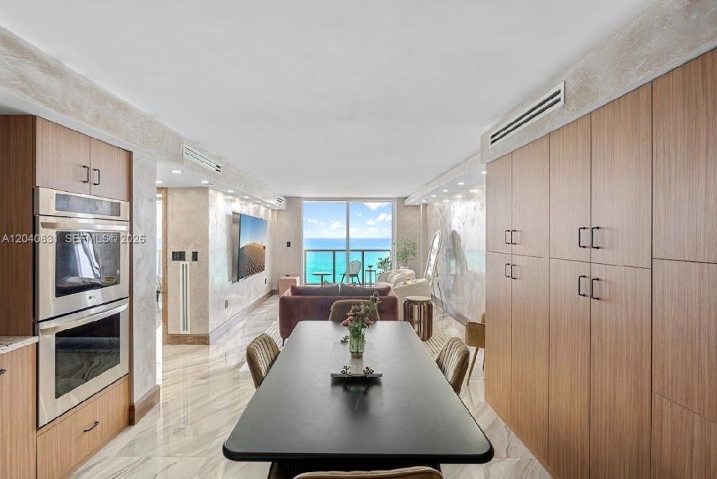 2457 Collins Ave , Unit 1603, Miami Beach, FL 33140 Photo