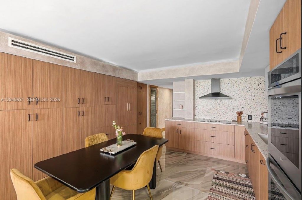 2457 Collins Ave , Unit 1603, Miami Beach, FL 33140 Photo