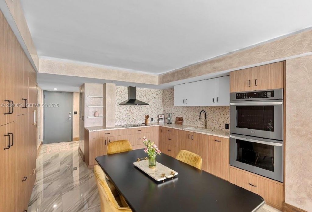 2457 Collins Ave , Unit 1603, Miami Beach, FL 33140 Photo