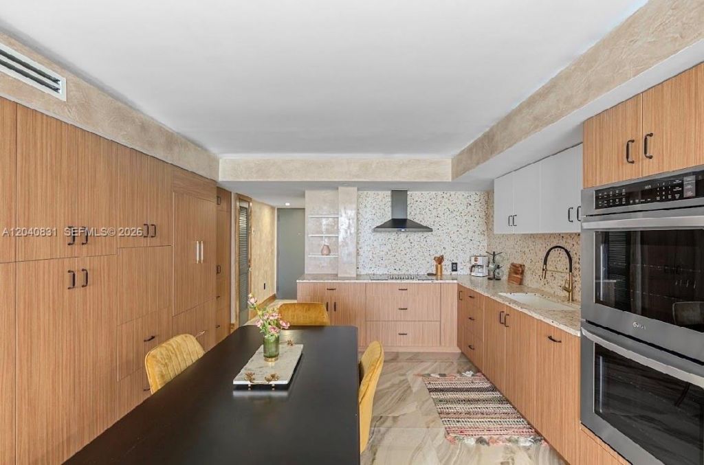 2457 Collins Ave , Unit 1603, Miami Beach, FL 33140 Photo