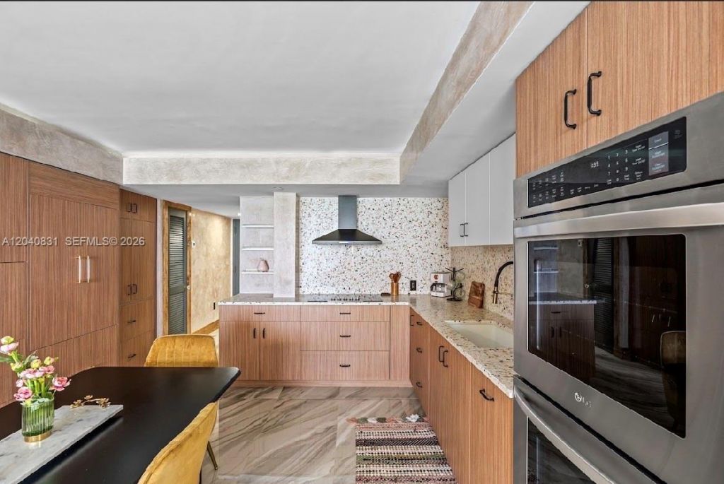 2457 Collins Ave , Unit 1603, Miami Beach, FL 33140 Photo