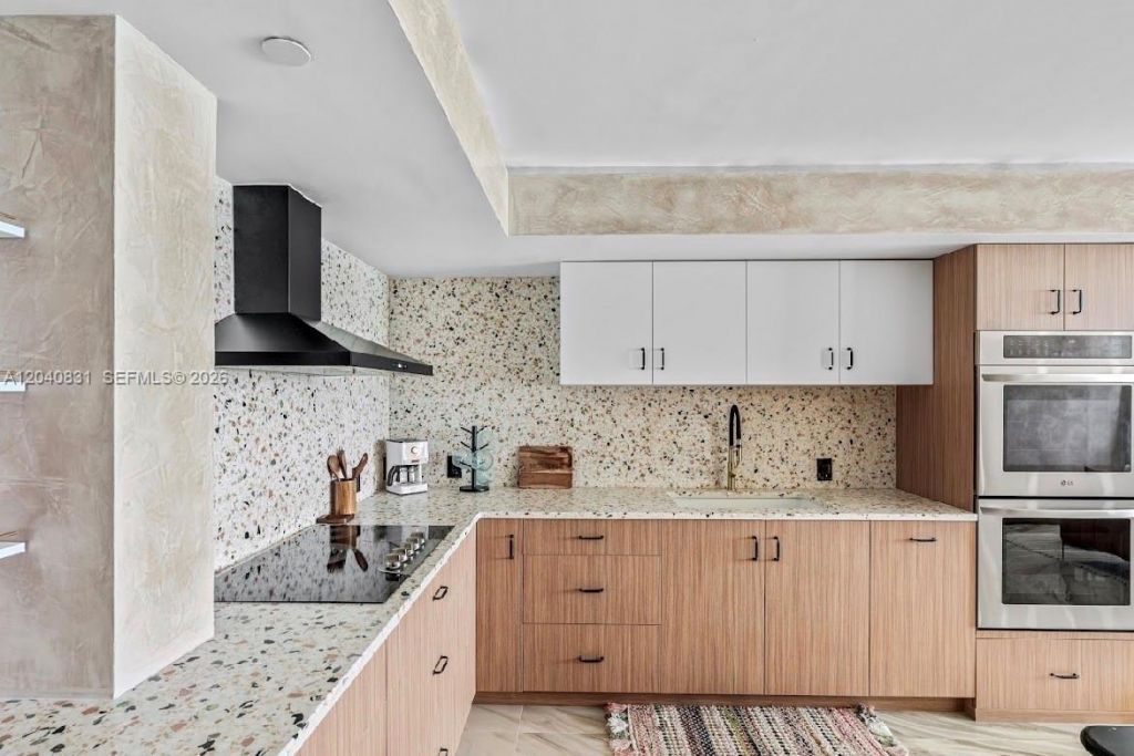 2457 Collins Ave , Unit 1603, Miami Beach, FL 33140 Photo