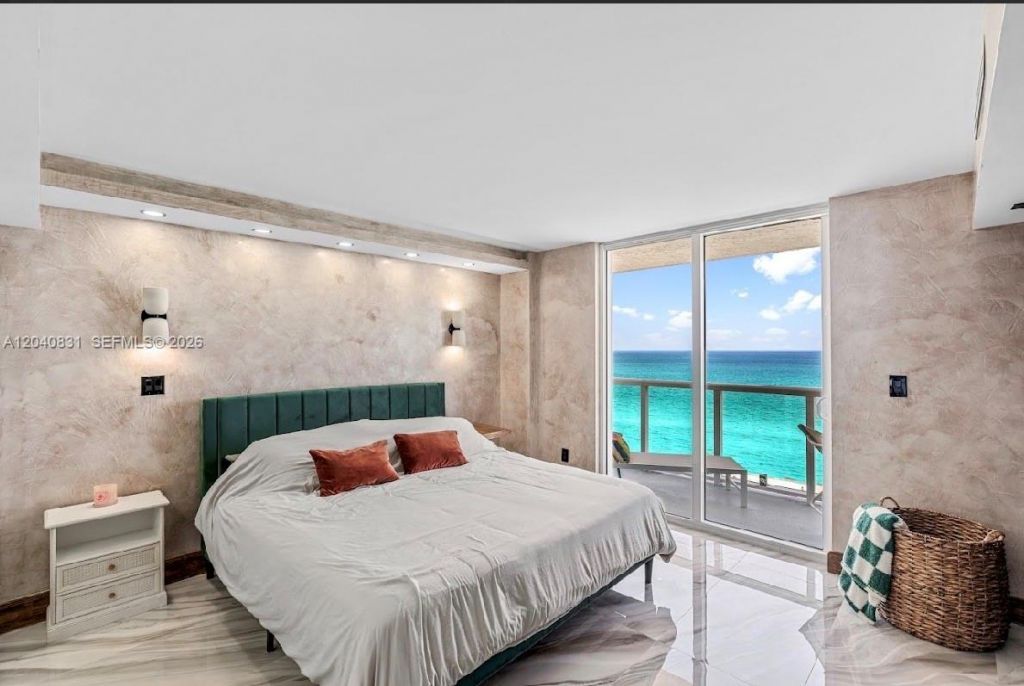 2457 Collins Ave , Unit 1603, Miami Beach, FL 33140 Photo