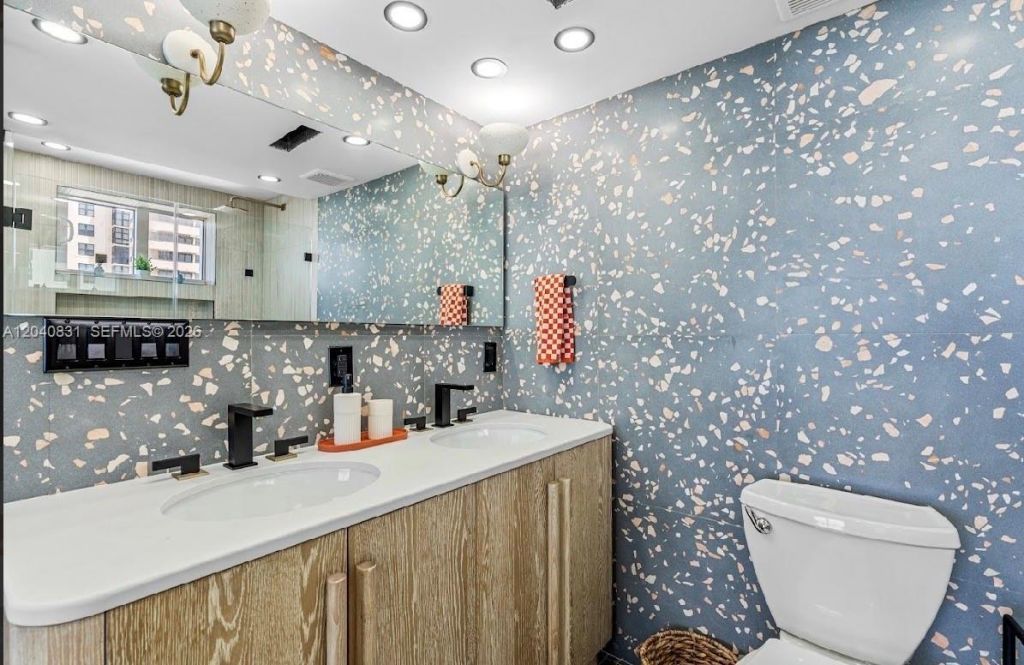 2457 Collins Ave , Unit 1603, Miami Beach, FL 33140 Photo
