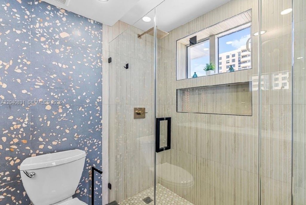 2457 Collins Ave , Unit 1603, Miami Beach, FL 33140 Photo