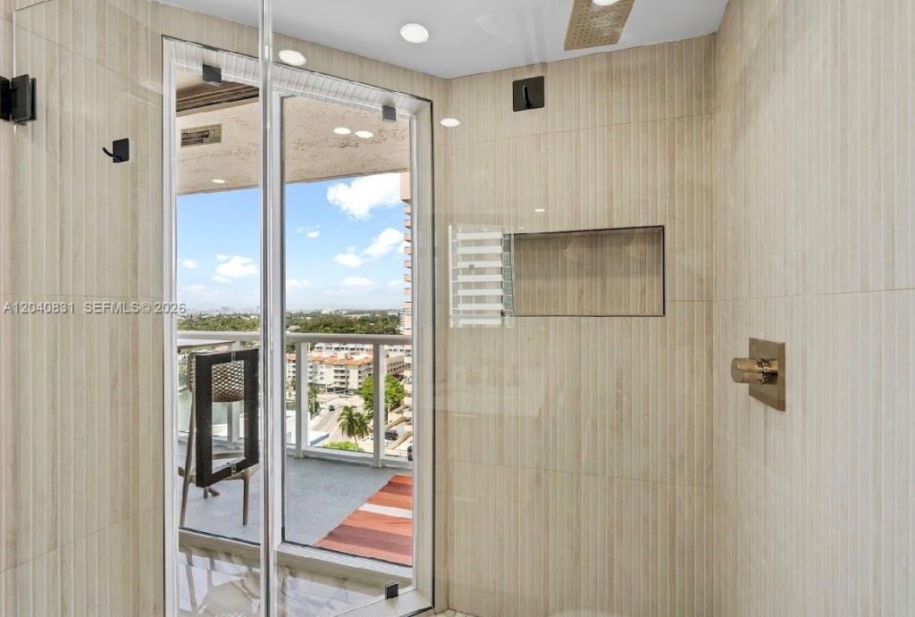 2457 Collins Ave , Unit 1603, Miami Beach, FL 33140 Photo