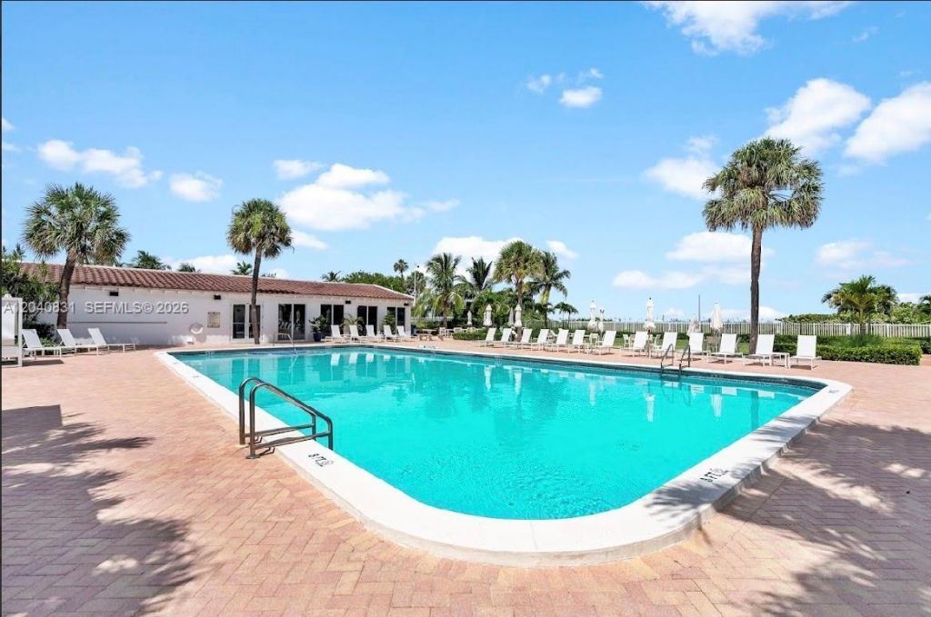 2457 Collins Ave , Unit 1603, Miami Beach, FL 33140 Photo