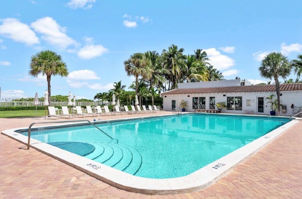 2457 Collins Ave , Unit 1603, Miami Beach, FL 33140 Photo