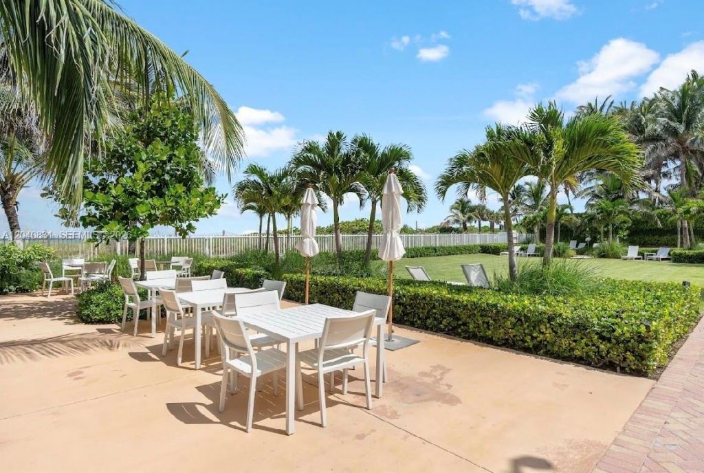 2457 Collins Ave , Unit 1603, Miami Beach, FL 33140 Photo