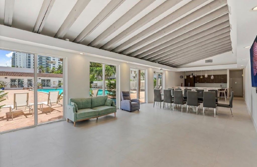 2457 Collins Ave , Unit 1603, Miami Beach, FL 33140 Photo