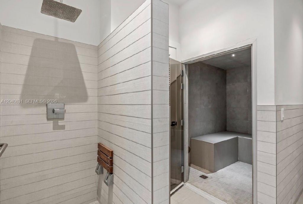 2457 Collins Ave , Unit 1603, Miami Beach, FL 33140 Photo