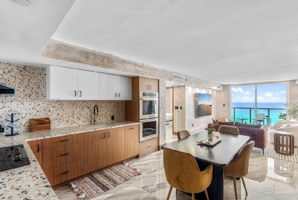 2457 Collins Ave , Unit 1603, Miami Beach, FL 33140 Photo
