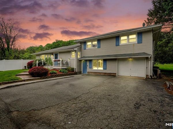 22 Federal Hill Road, POMPTON LAKES, NJ 07442