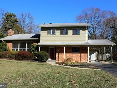 1049 BALLS HILL ROAD, MCLEAN, VA 22101