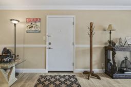10301 N Kings Hwy. photo 4