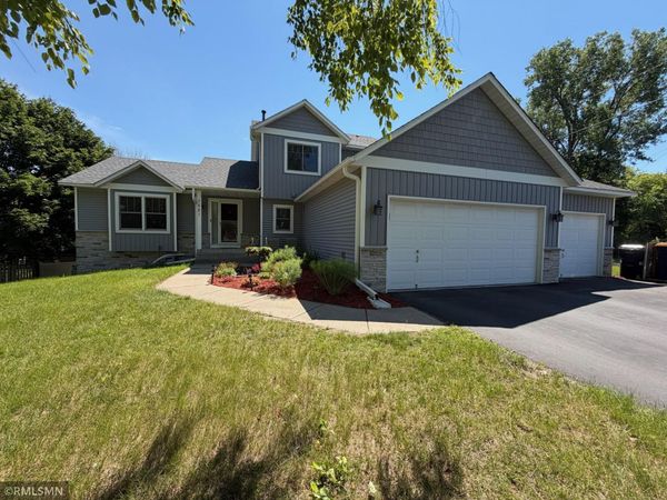 1521 Earle Way, Burnsville, MN 55306