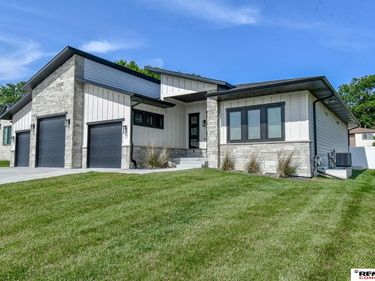 921 S 88th Street, Lincoln, NE 68520