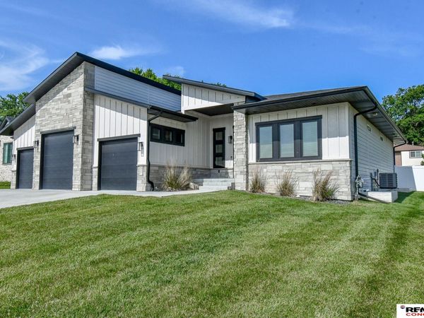 921 S 88th Street, Lincoln, NE 68520