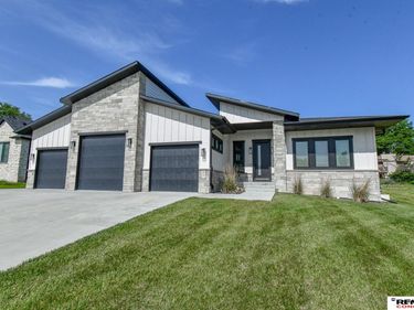 921 S 88th Street, Lincoln, NE 68520
