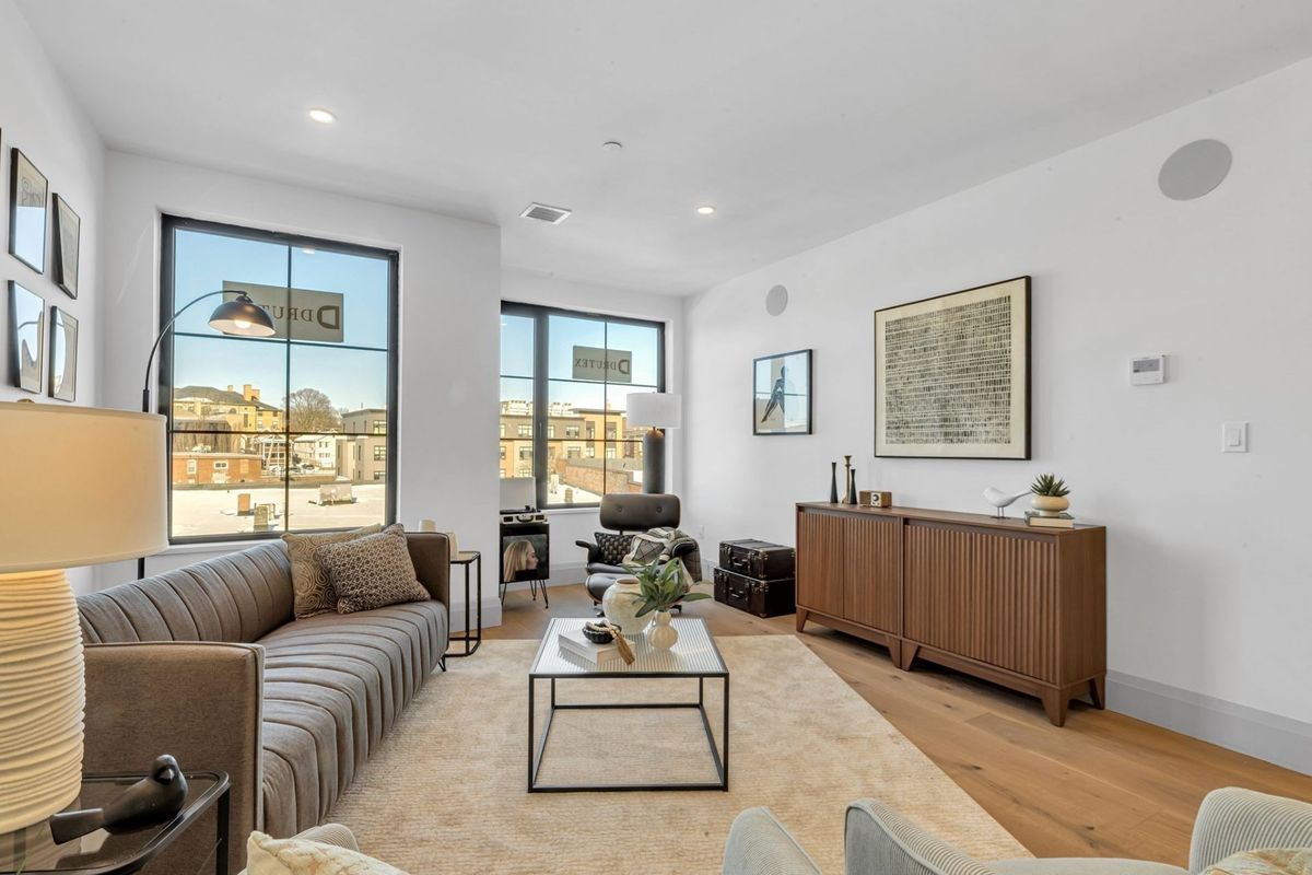 34 Oak St, Boston, MA 02136