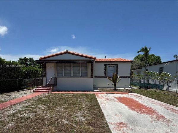 459 SE 3rd St , Hialeah, FL 33010