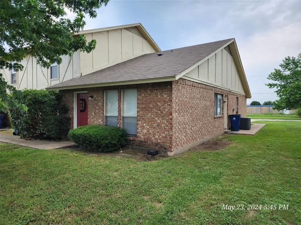 429 Thomas Street SW, Unit D, Burleson, TX 76028