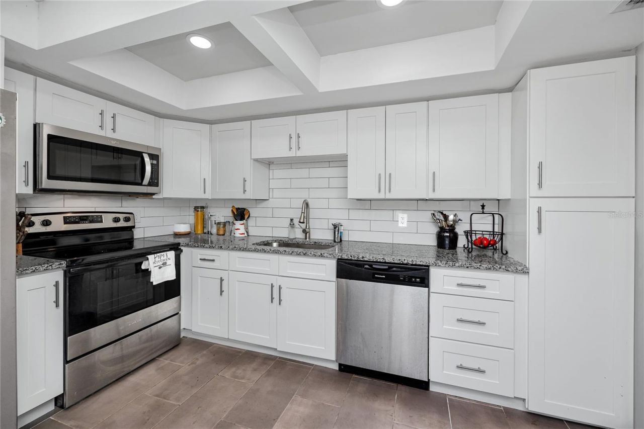 7530 Sunshine Skyway Lane S, Unit 115, Saint Petersburg, FL 33711 Photo