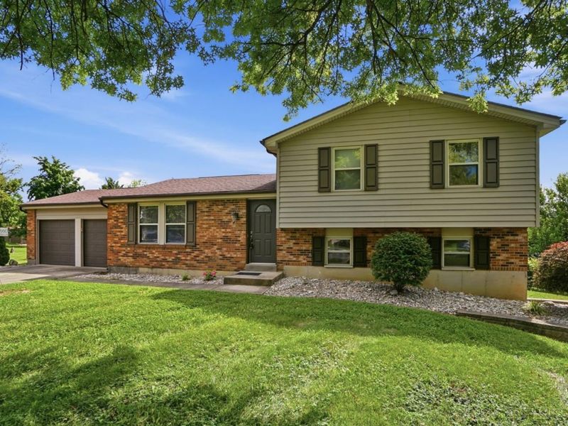 7660 Topridge Drive, West Chester, OH 45069 Photo 3