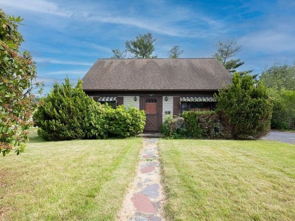 36 Ludlow St., Acushnet, MA 02743